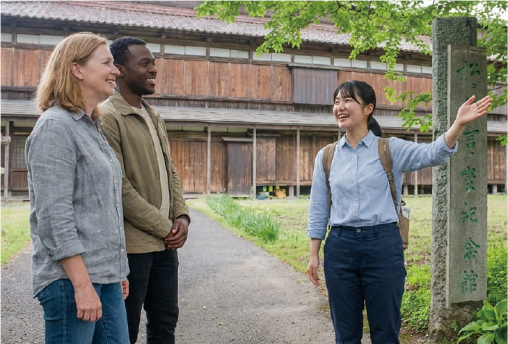 外国人を案内する推進員